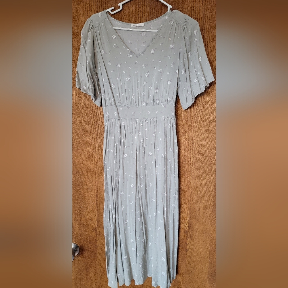 Neuflora Dress Size M pale green floral